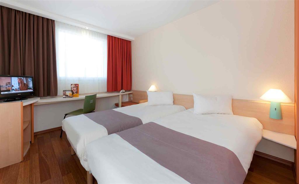 Hotel Me And East Side, By Hyatt 4*