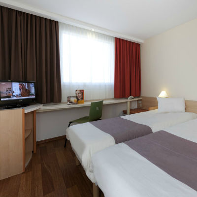 Hotel Me And East Side, By Hyatt 4*